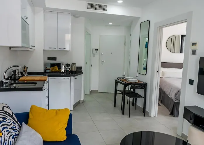 Modern Wave Escape Apartment With Private Parking And Rooftop Pool By Namaste Elite