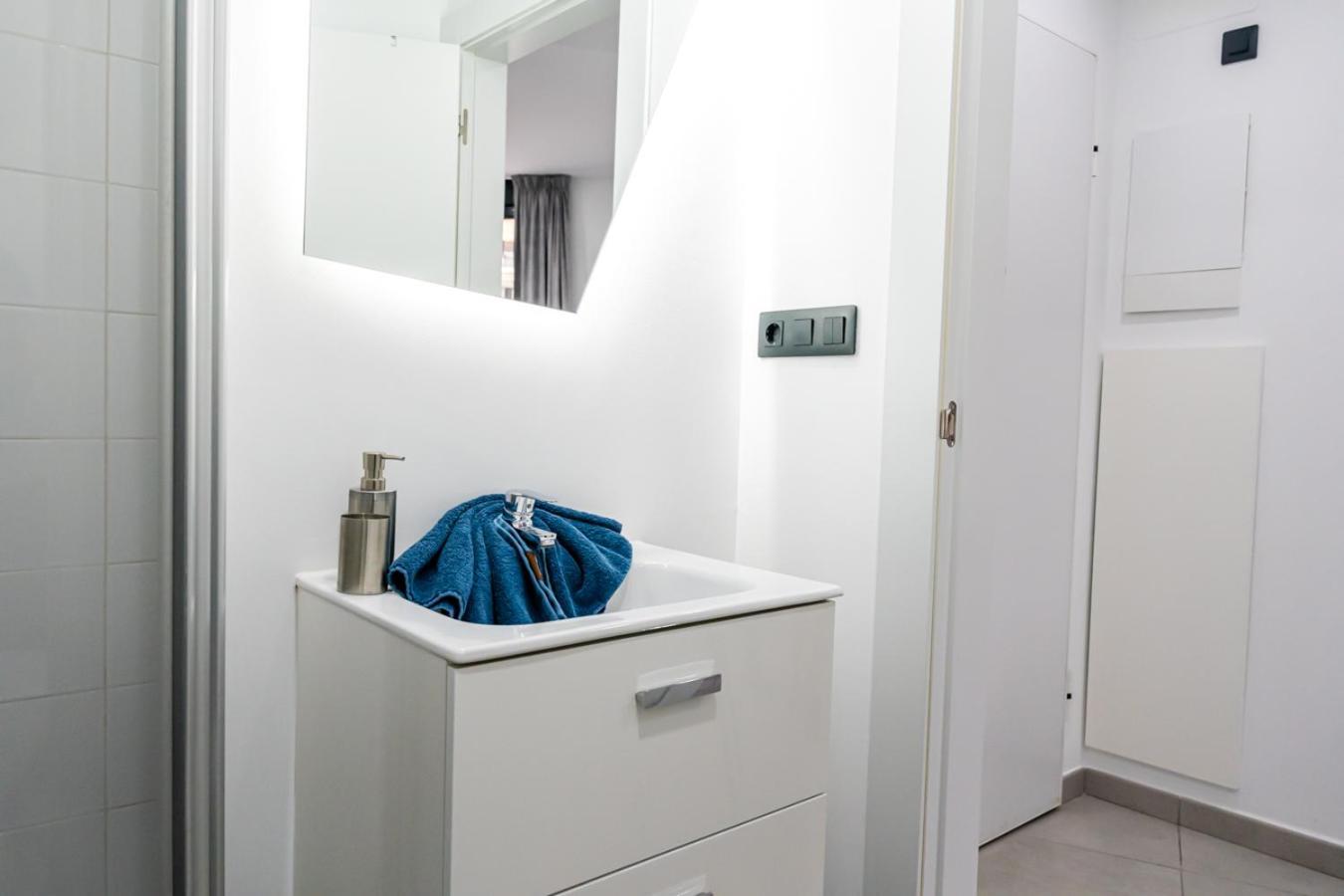 Modern Wave Escape With Private Parking And Rooftop Pool By Namaste Elite Torremolinos