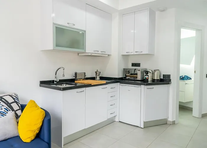 Modern Wave Escape Apartment With Private Parking And Rooftop Pool By Namaste Elite